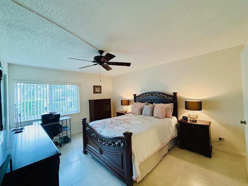 140 Lake Pine Circle # 1, FL 33463