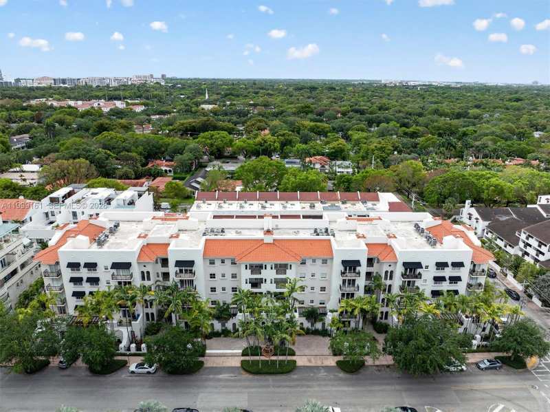 650 Valencia Ave # 302, Coral Gables FL 33134