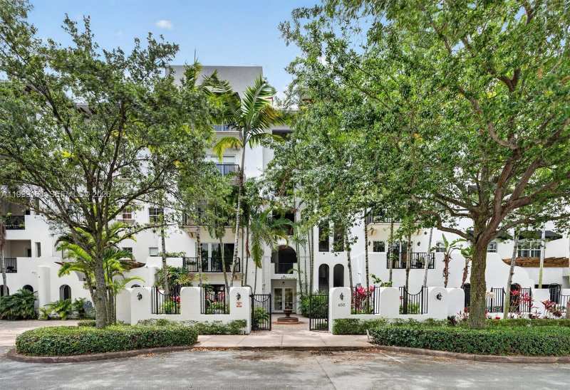 650 Valencia Ave # 302, Coral Gables FL 33134