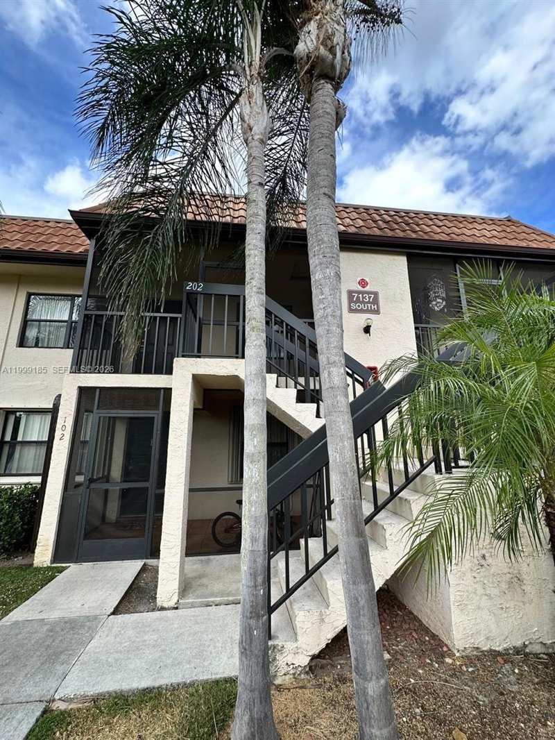 7137 Golf Colony Ct # 202, Lake Worth FL 33467