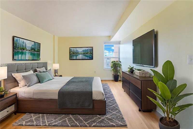 4801 NW 7th St # 16, Miami FL 33126