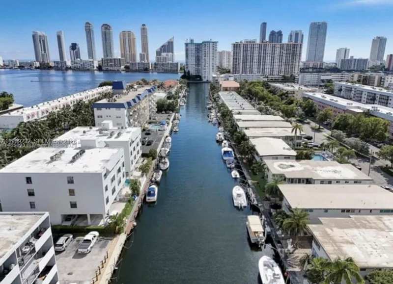 3681 NE 170th St # 4, North Miami Beach FL 33160