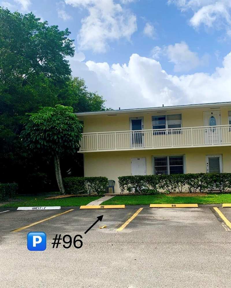 96 Hastings F, West Palm Beach FL 33417