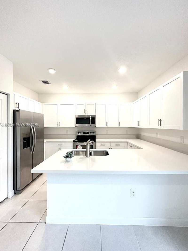 20800 NE 5th Ct, Miami FL 33179