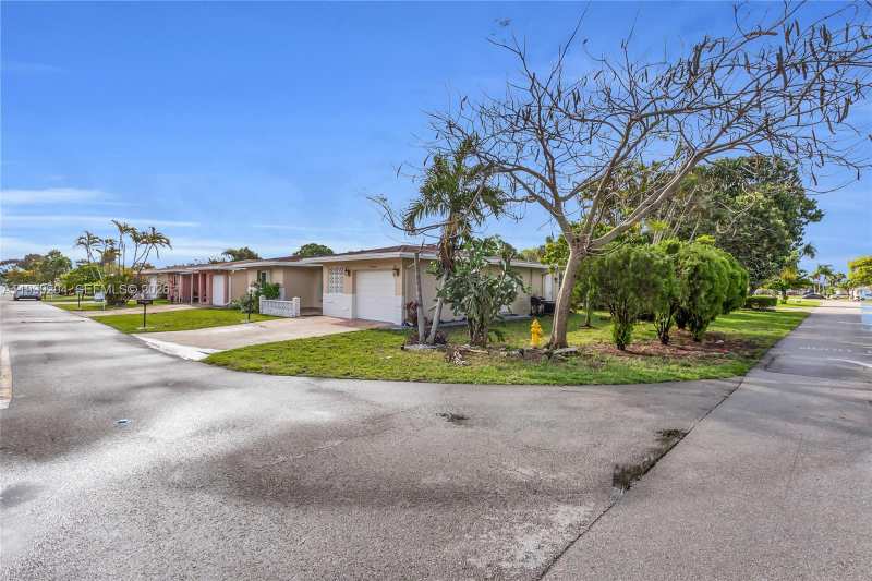 1280 NW 49th St, Deerfield Beach FL 33064