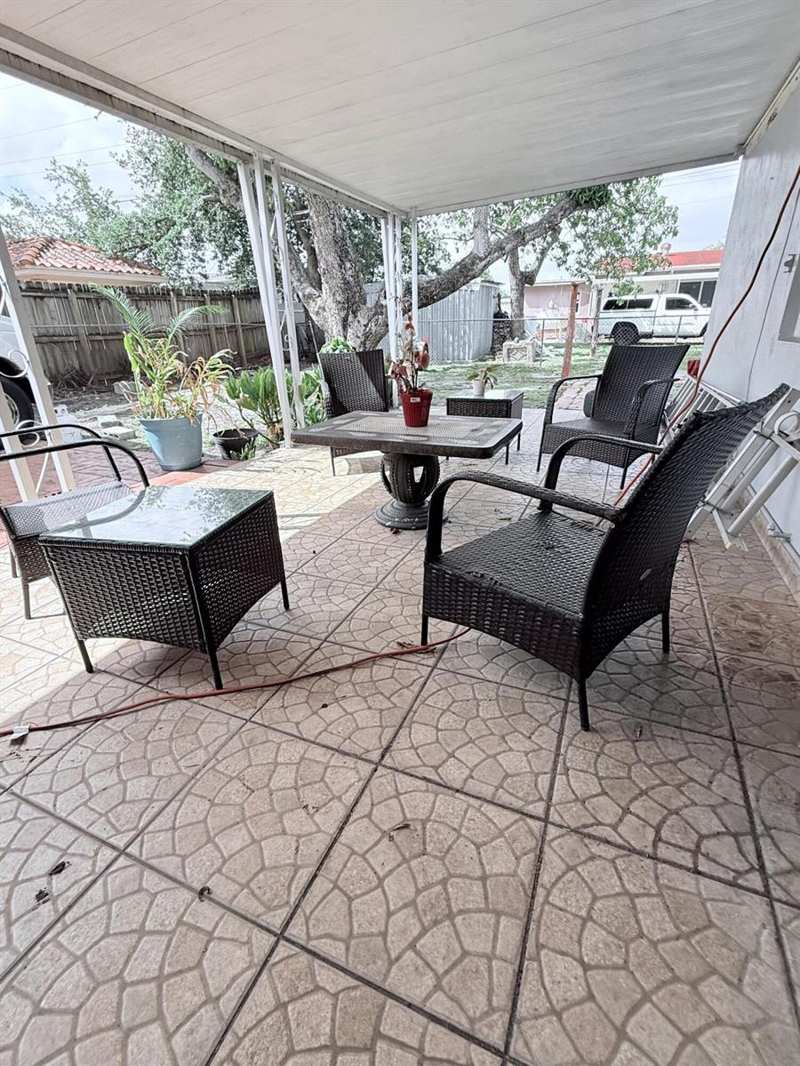 957 W 67th Street, Hialeah FL 33012