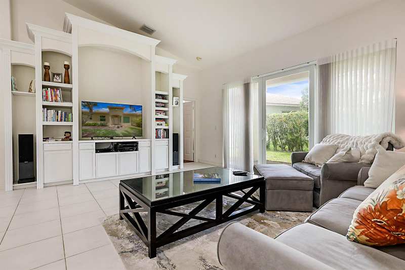 2568 Sandy Cay, West Palm Beach FL 33411