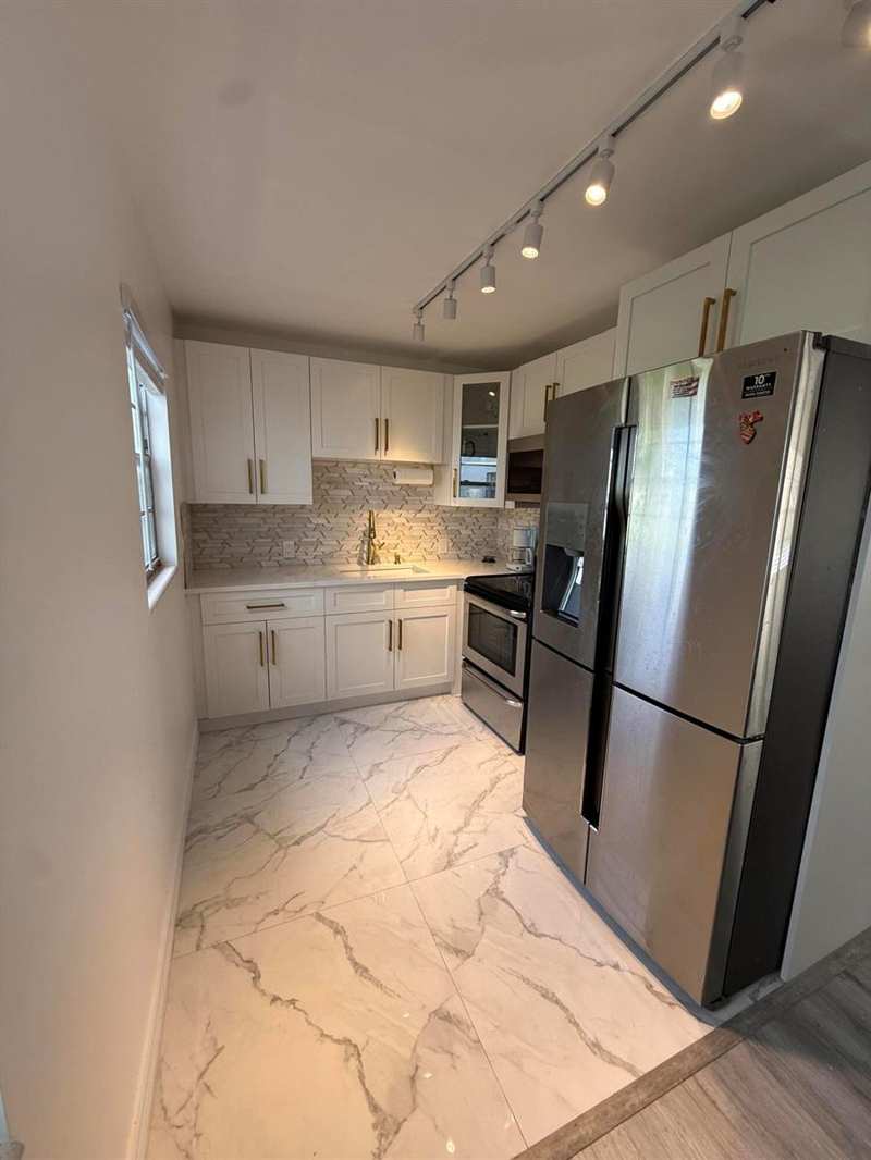 389 Fanshaw J # 389, Boca Raton FL 33434