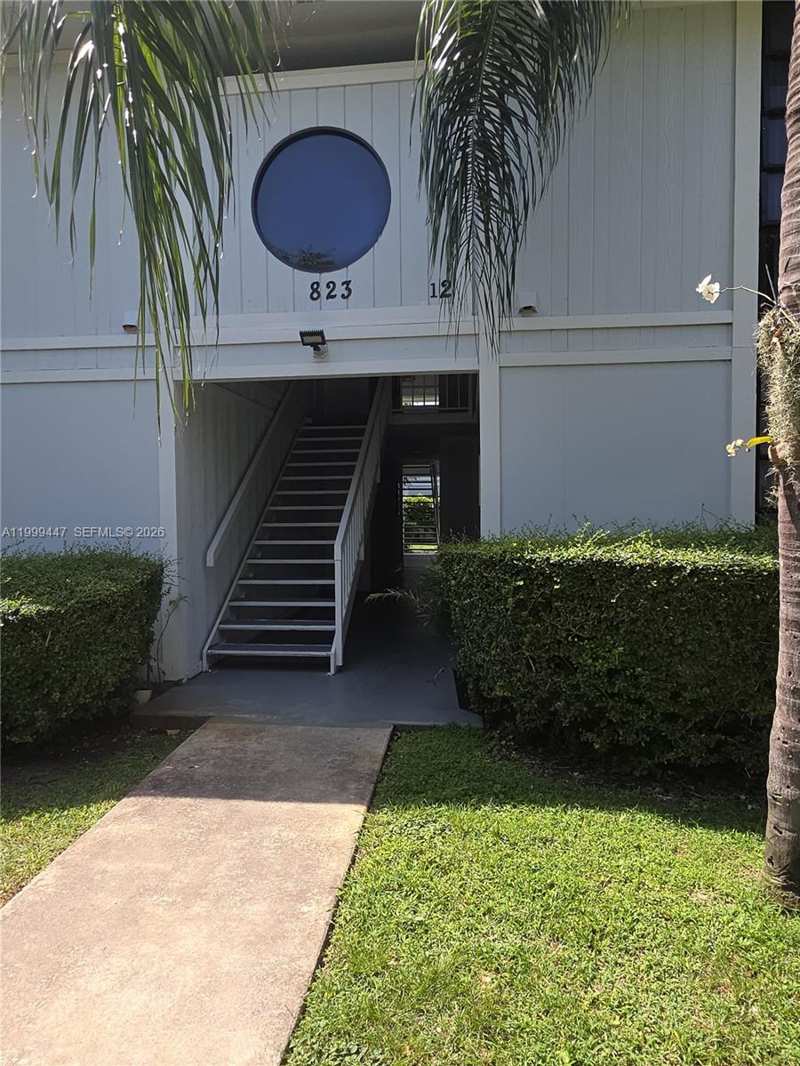 823 NE 199th St # 12, Miami FL 33179