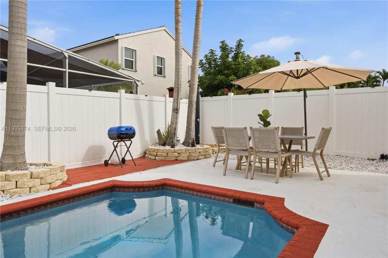 18427 NW 9th Ct, Pembroke Pines FL 33029
