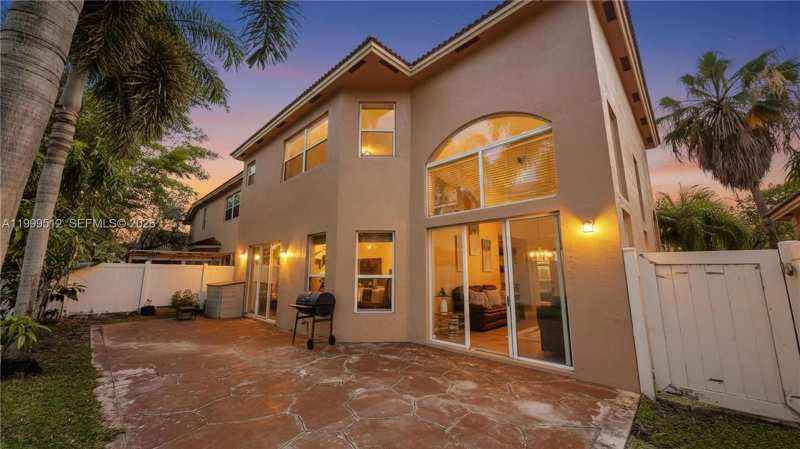 2215 Portofino Ave, Homestead FL 33033