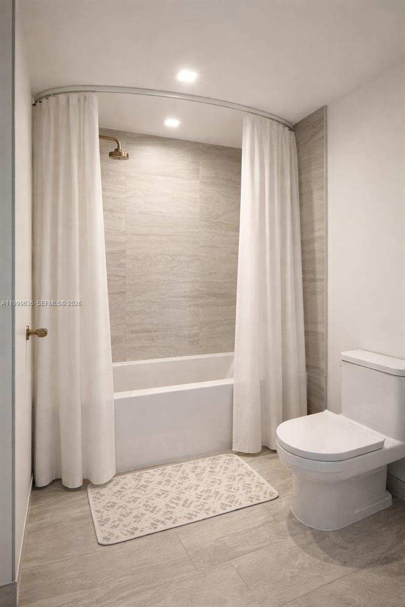 77 SE 5 # 1915, Miami FL 33131