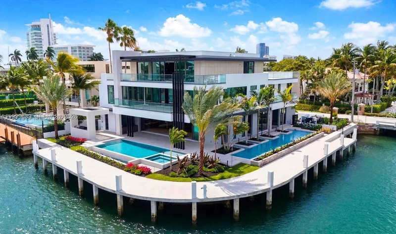 1400 W Lake Dr, Fort Lauderdale FL 33316