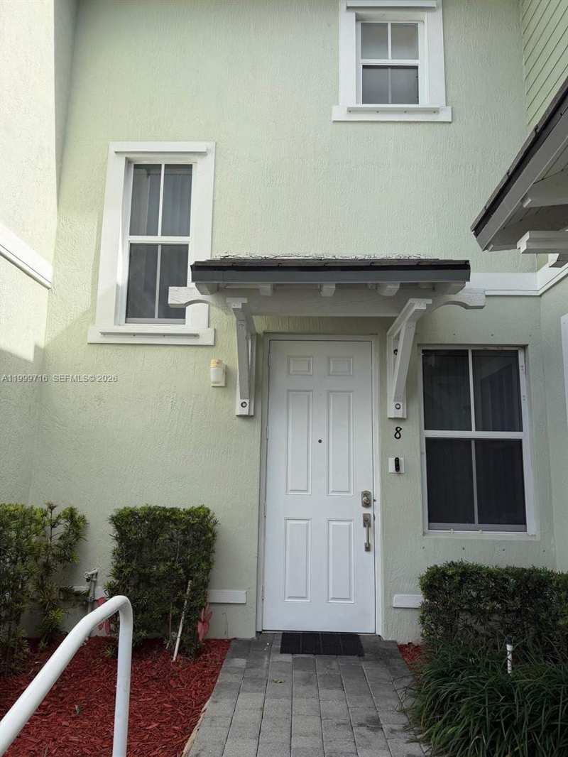 133 SE 28 # 8, Homestead FL 33033