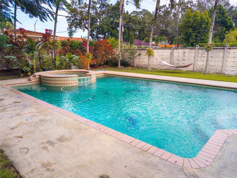 5781 SW 25th St, Miami FL 33155