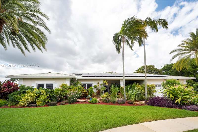 16751 Waters Edge Dr, Weston FL 33326
