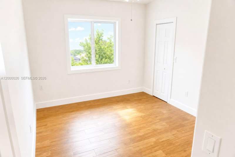 20009 NW 80th Ave, Hialeah FL 33015