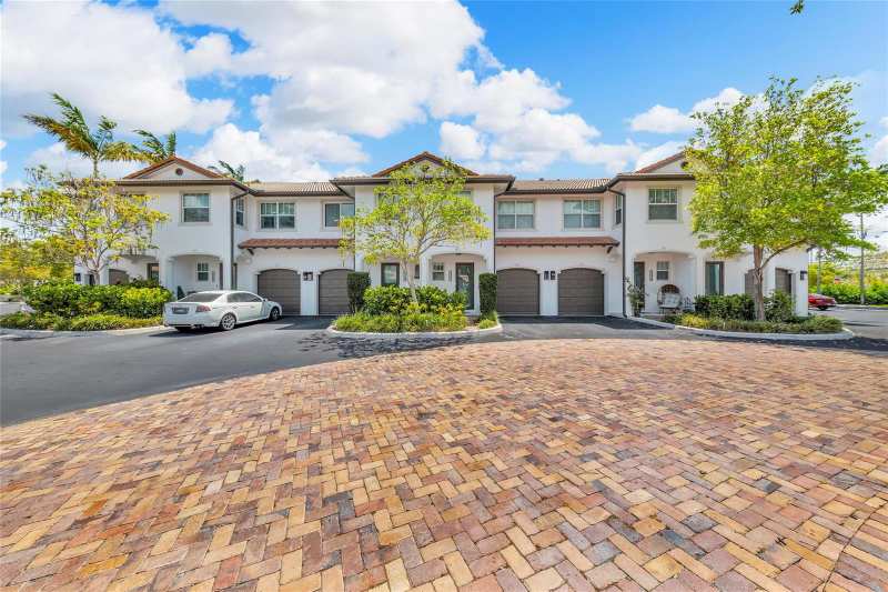 1327 SE 3rd Avenue, Pompano Beach FL 33060