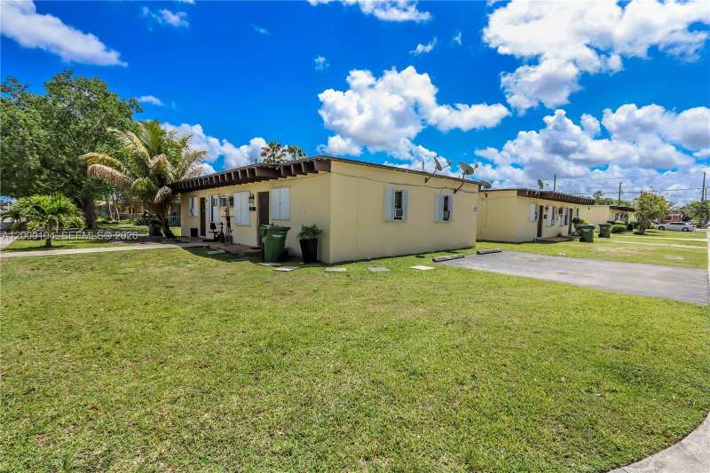 720 SW 6th St, Homestead FL 33030