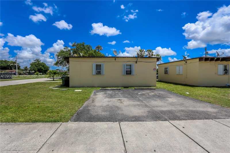 720 SW 6th St, Homestead FL 33030