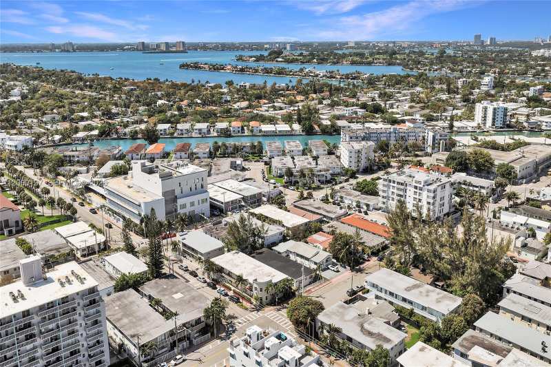 7710 Carlyle Ave, Miami Beach FL 33141