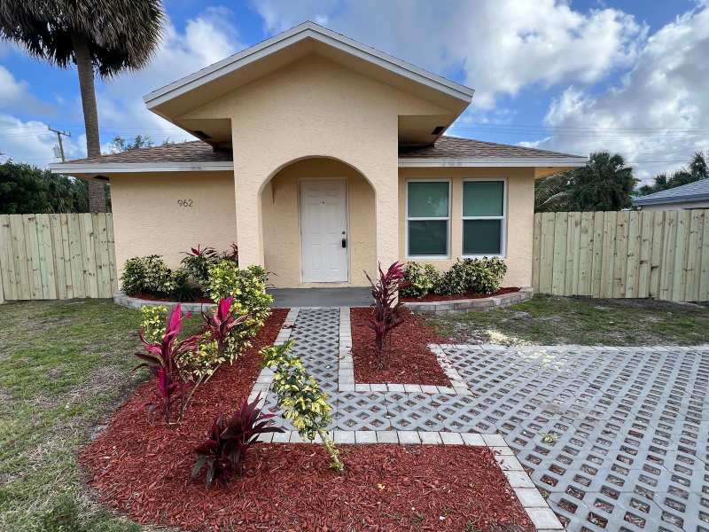 962 29th Street, West Palm Beach FL 33407