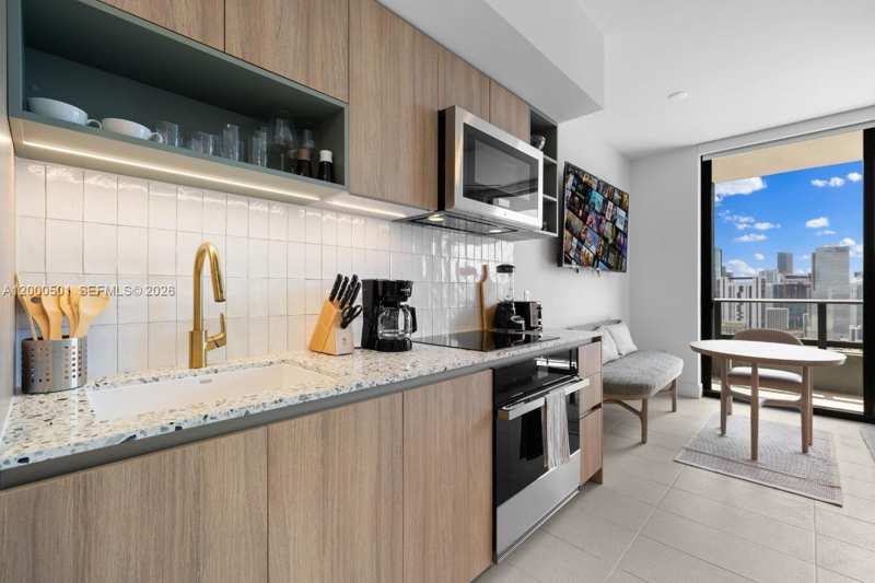 159 NE 6 ST ST # 3206, Miami FL 33132