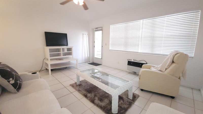 319 Chatham P, West Palm Beach FL 33417