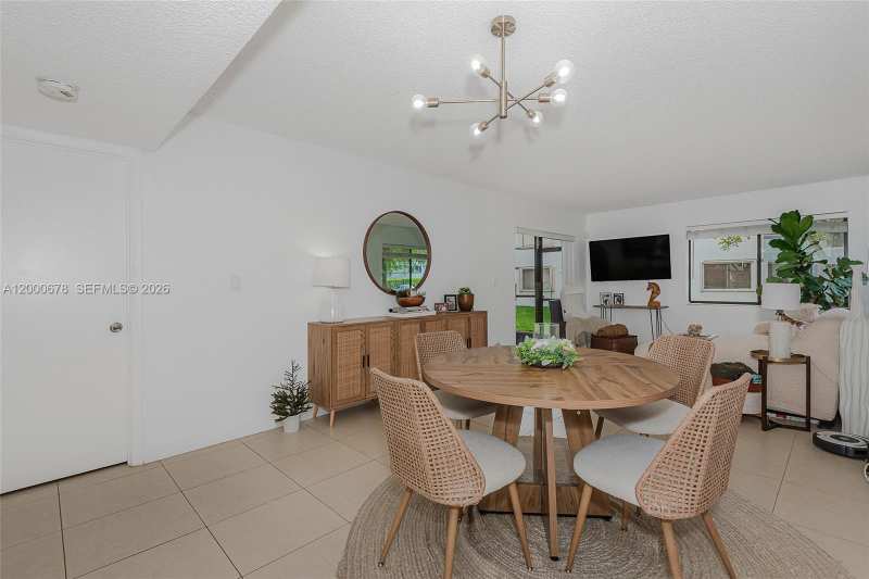 159 Lakeview Dr # 102, Weston FL 33326