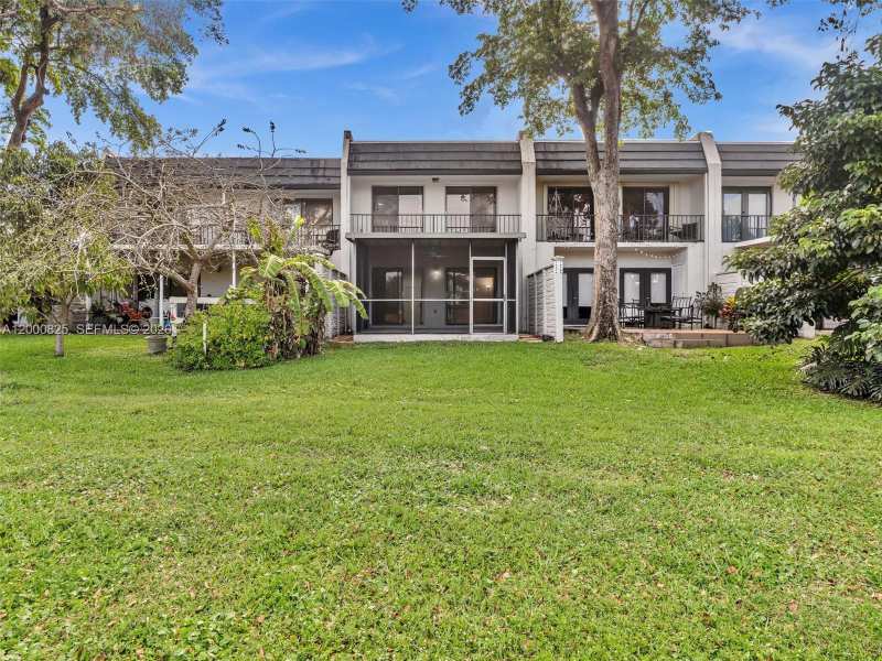 19174 Bobolink Dr, Hialeah FL 33015