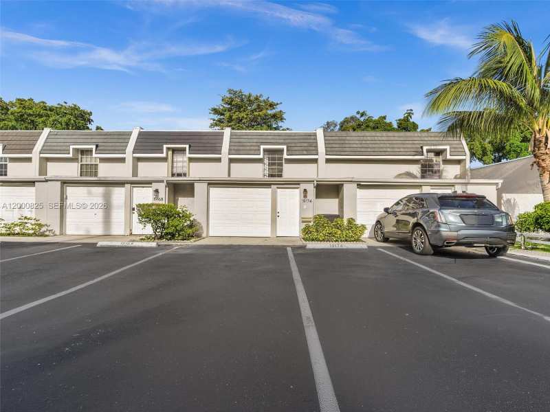 19174 Bobolink Dr, Hialeah FL 33015
