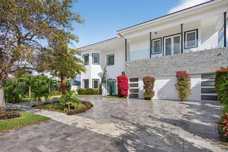 2641 NE 48th Street, Lighthouse Point FL 33064