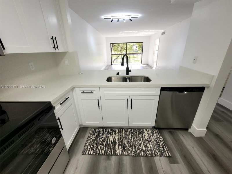 10317 NW 9th St. Cir. # 202, Miami FL 33172