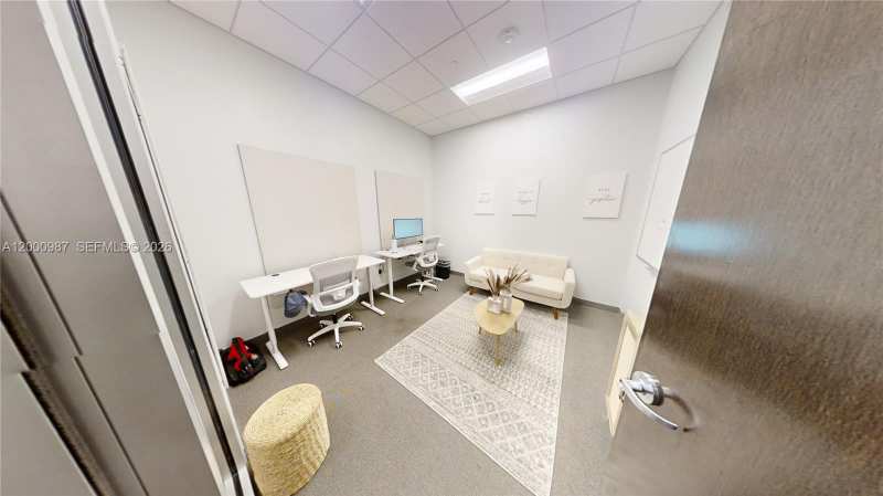 1501 Biscayne Blvd # D, FL 33132