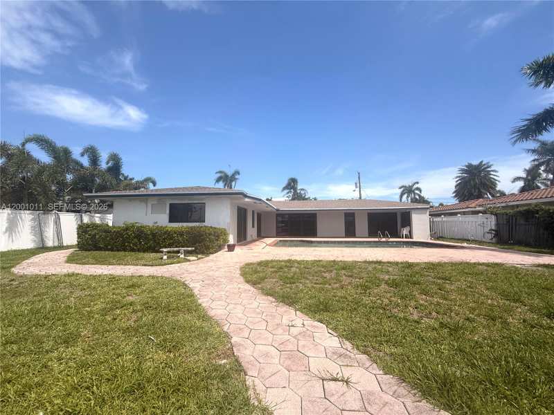 2730 NE 7th St, Pompano Beach FL 33062