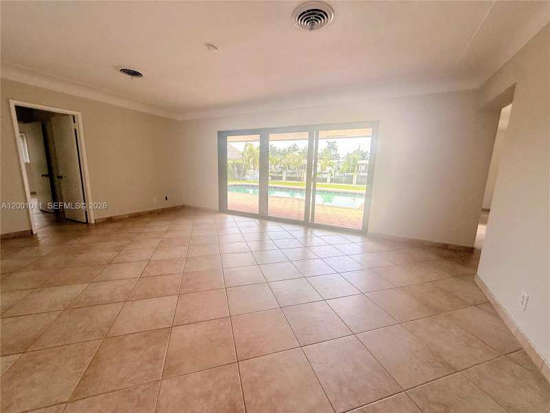 2730 NE 7th St, Pompano Beach FL 33062