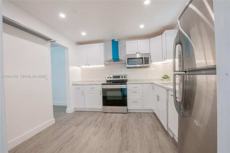 300 S Luna Ct # 2, Hollywood FL 33021