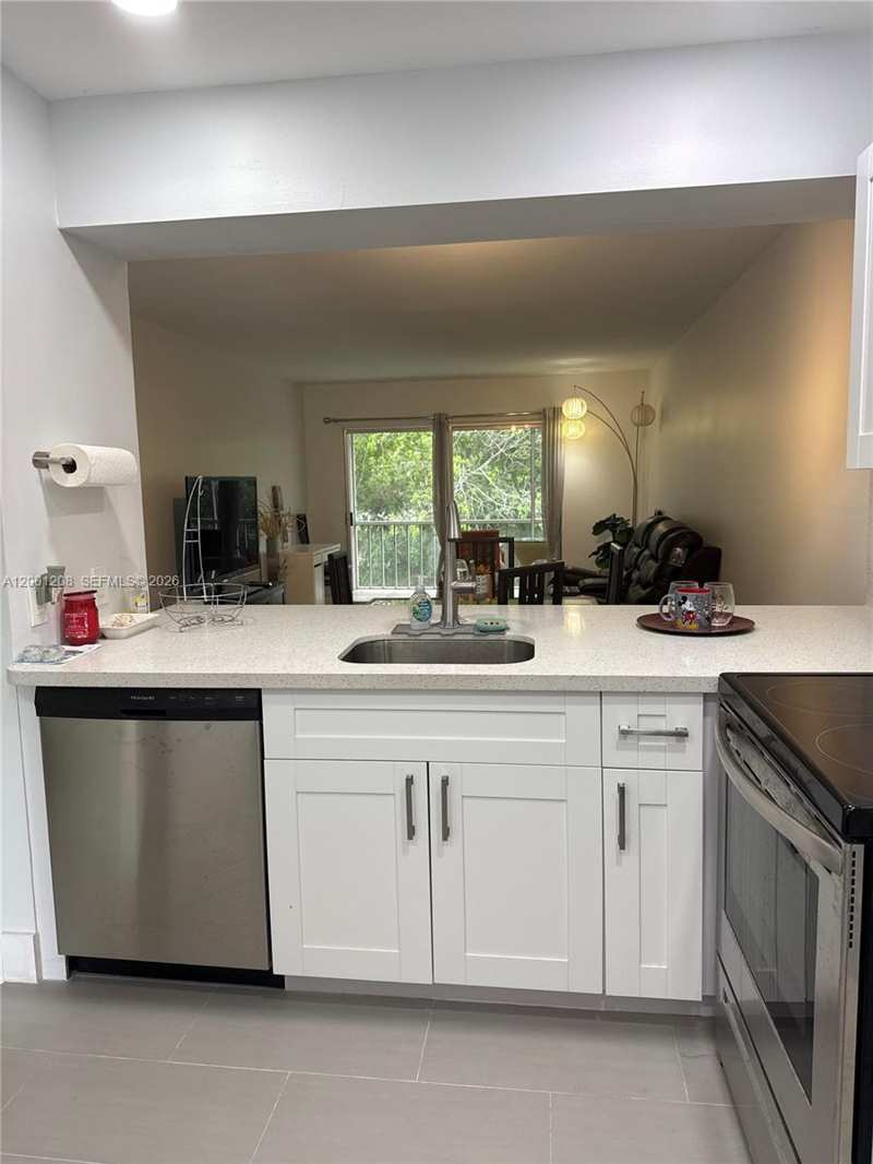BAHAMA VILLAGE CONDO