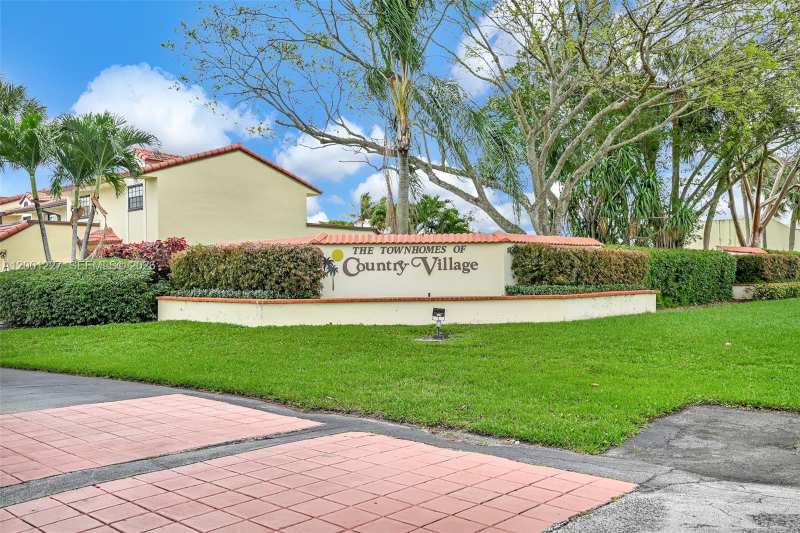 19252 NW 65th Ct, Hialeah FL 33015