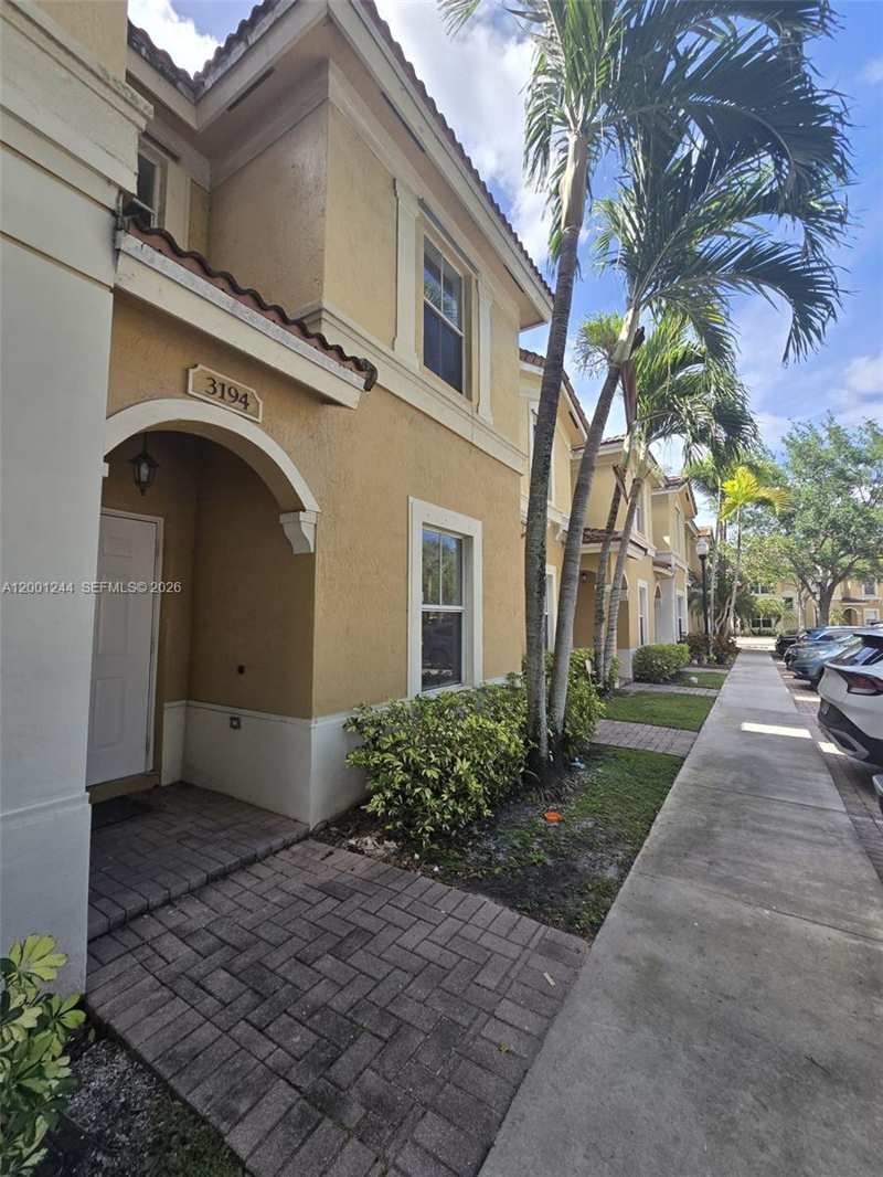 MELROSE POINT CONDO