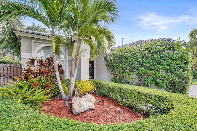 1445 NW 143rd Ave, Pembroke Pines FL 33028