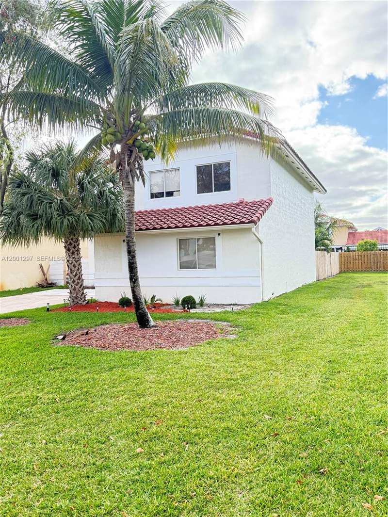 18318 NW 61st Ct, Hialeah FL 33015