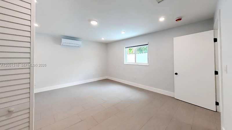 130 W 57th St SIDE, Hialeah FL 33012