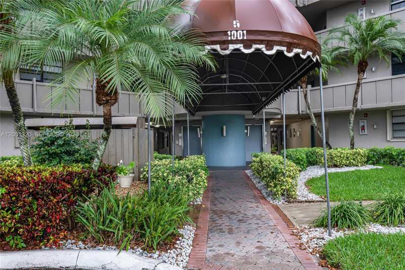 1001 Colony Point Cir # 503, Pembroke Pines FL 33026