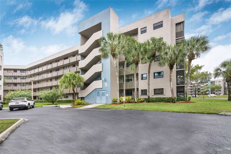 1001 Colony Point Cir # 503, Pembroke Pines FL 33026