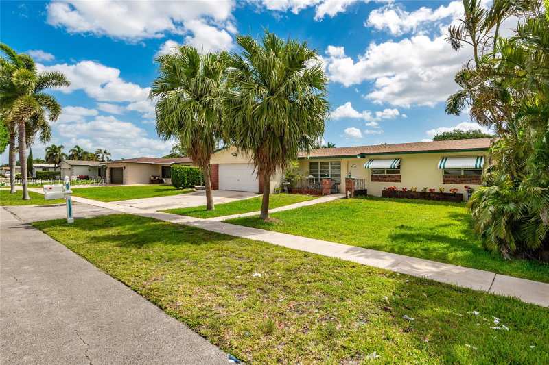 401 NW 93rd Ave, Pembroke Pines FL 33024