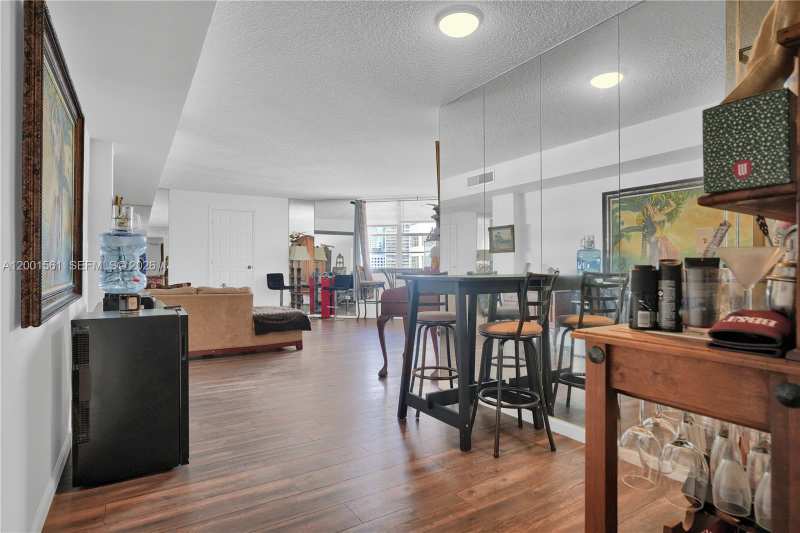 905 Brickell Bay Dr # 1121, Miami FL 33131