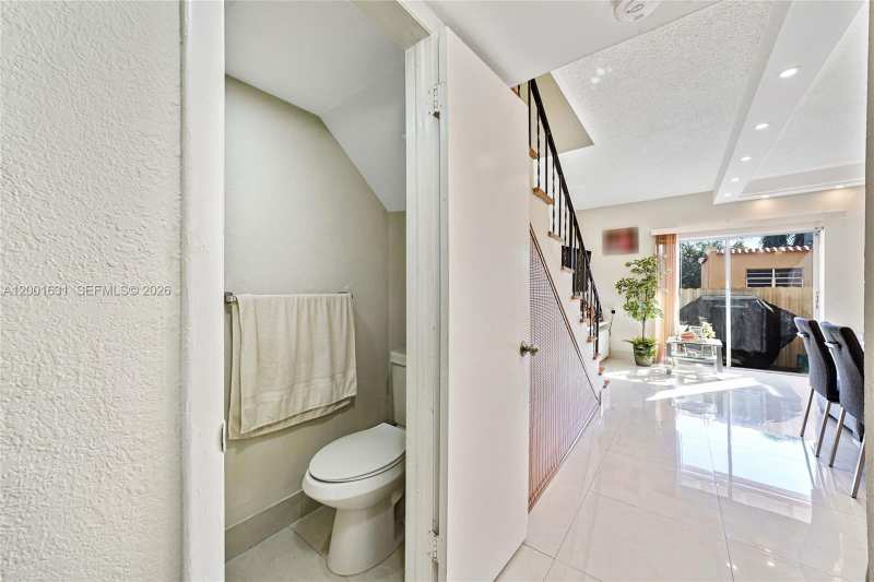 1305 W 53rd St # 429, Hialeah FL 33012