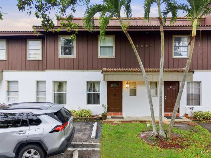 3920 Woodside Drive Apt 11, Coral Springs FL 33065