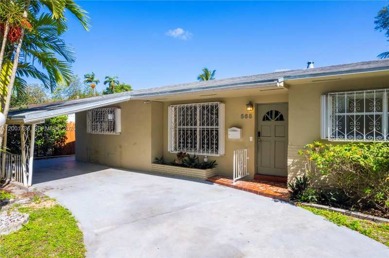 565 NE 160th Ter, Miami FL 33162